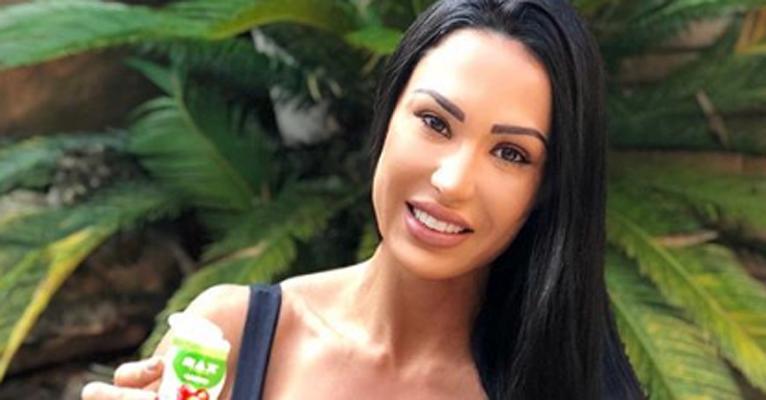 Irmã de Gracyanne Barbosa surge com biquíni mínimo e leva fãs ao delírio: ”Perfeita”