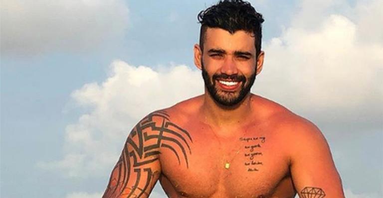 Gusttavo Lima aproveita folga rara para curtir o caçula, Samuel
