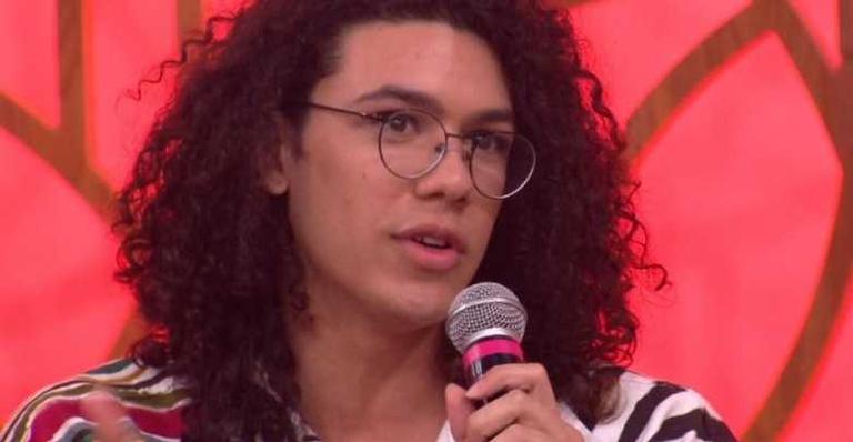 Ator que protagonizou beijo gay em ‘Malhação’ ganha homenagem da mãe: ”Sou muito orgulhosa”