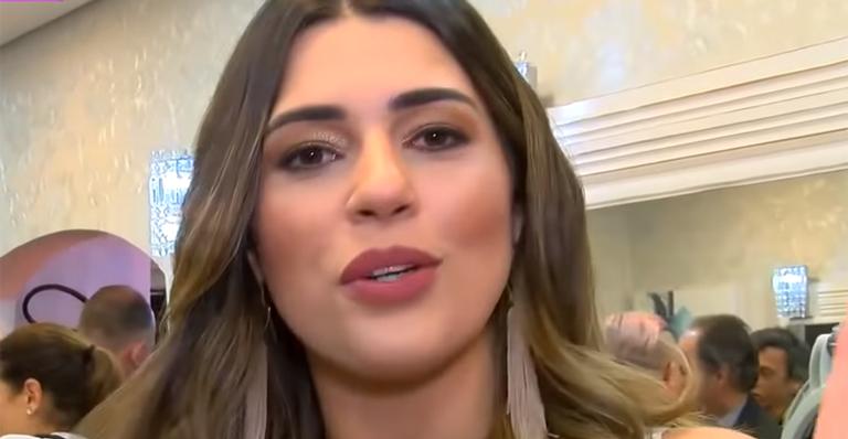 Solteiríssima, Vivian Amorim manda recado: ”Pode chegar, vai que você recebe um sim?”