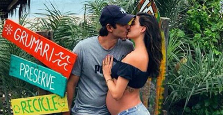 Isis Valverde se declara para André Resende com poema de amor