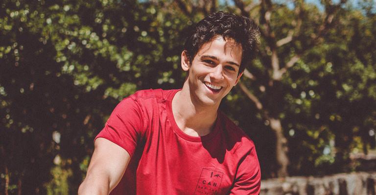 Ex-Malhação, Bruno Ahmed volta ao teatro com peça sobre o Flamengo