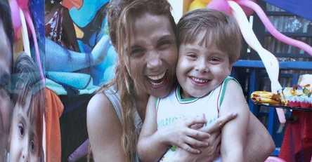 Carla Perez se emociona ao prestar homenagem para sobrinho que morreu aos cinco anos