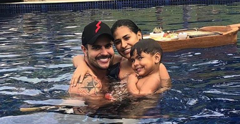 Filho de Simone ganha presentão inusitado dos pais e se diverte: ”Minha nova amiguinha”