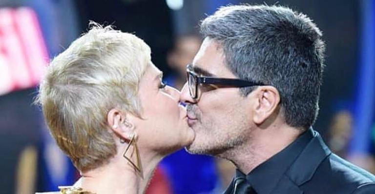 Xuxa relembra encontro com Junno Andrade nos anos 80 e brinca: ”Cheia de vontade”