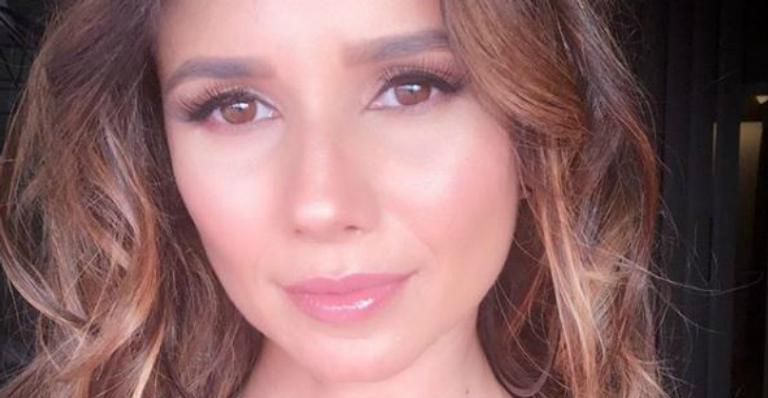 Paula Fernandes publica foto rara e se declara para a mãe: ”É nela que me espelho”