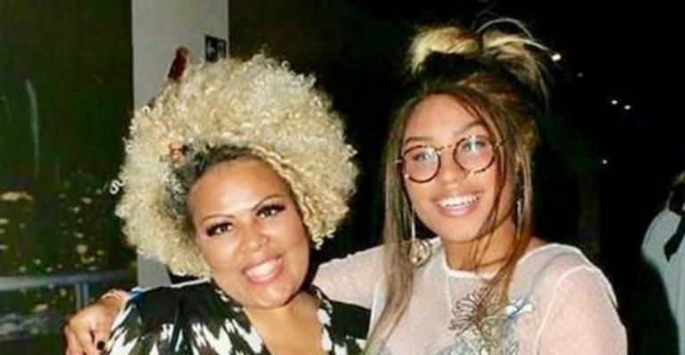 Em tratamento contra o câncer, Deise, do ‘Fat Family’, ganha homenagem da filha: ”Guerreira”