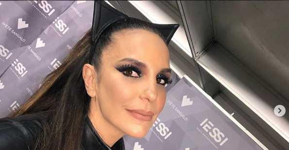 Ivete Sangalo faz selfie rafa com a irmã e fãs apontam semelhança: ”Gêmeas”
