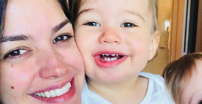 Igual ao pai! Thais Fersoza mostra Teodoro brincando com sanfona: ”Ele ama música”