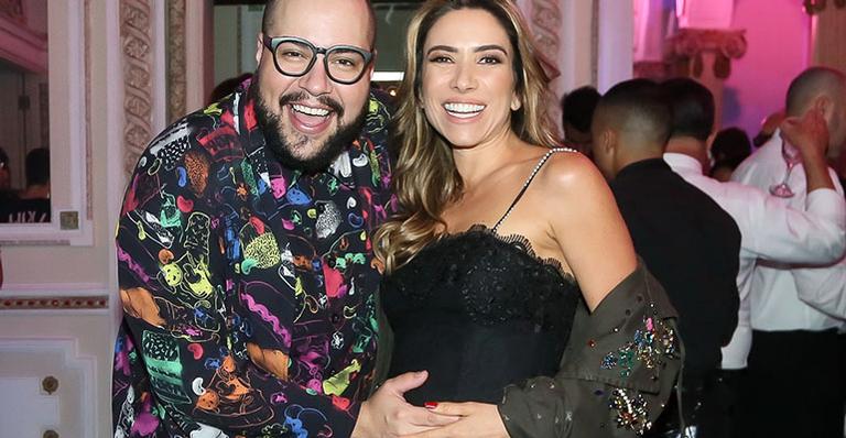 Grávida, Patricia Abravanel é paparicada pelo sobrinho, Tiago Abravanel