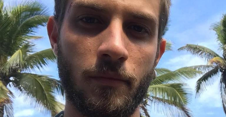 Não perde tempo! Chay Suede começa a seguir a agora solteira Bruna Marquezine