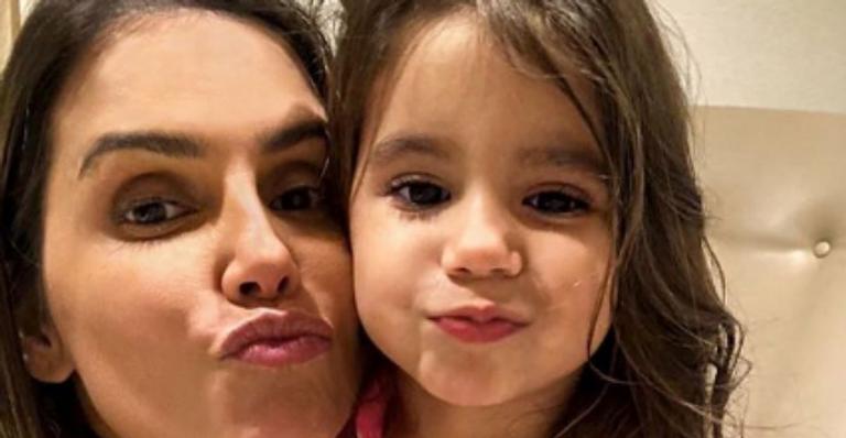 Após mudança no visual, Deborah Secco revela reação da filha e pequena faz comparação com personagem