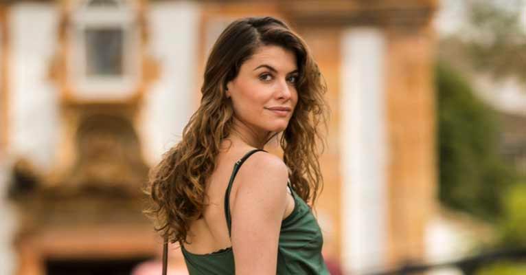 Fofura! Alinne Moraes posa com o filho, Pedro, em clique raro