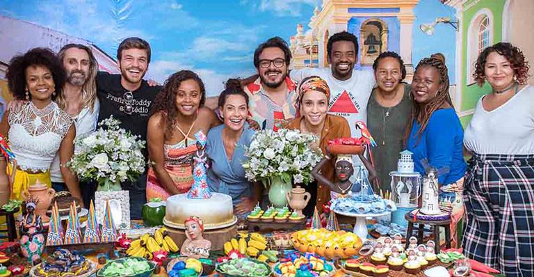 Roberta Rodrigues comemora o aniversário com o elenco de ‘Segundo Sol’
