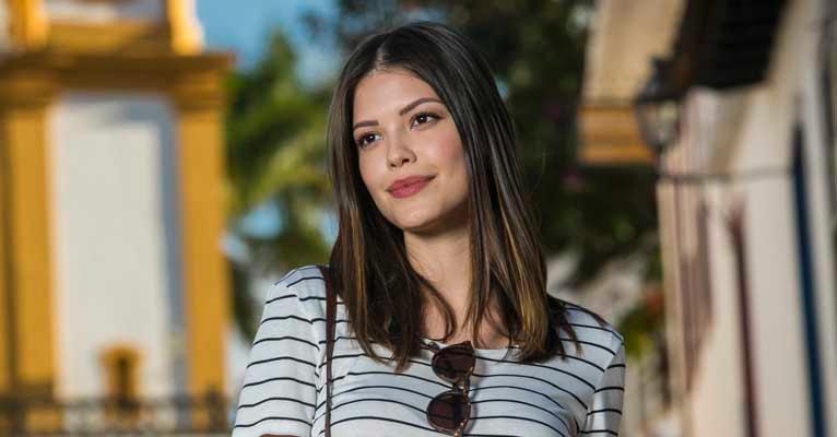 Vitória Strada nega que tenha feito plástica no nariz e ironiza comentários