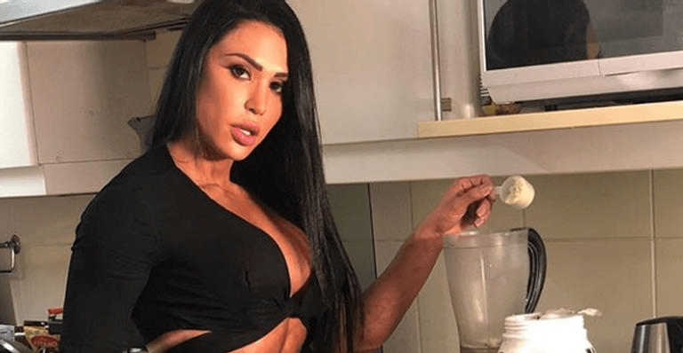 Força guerreira! Gracyanne Barbosa revela drama com a alimentação: ”Não tá fácil”