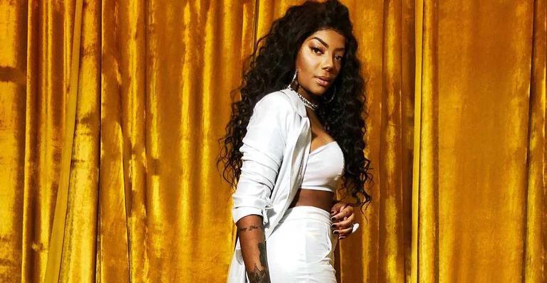 Ludmilla aparece usando sapatos da mesma grife de Beyoncé e comemora: ”Nunca deixe de sonhar”