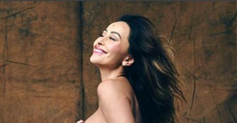 Grávida, Sabrina Sato surge nua em ensaio fotográfico