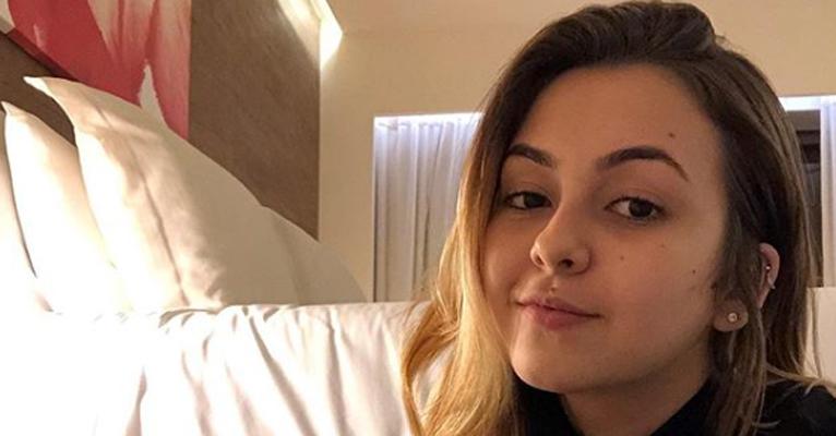 Klara Castanho manda recado para os críticos de suas roupas: ”Fiscais de plantão”