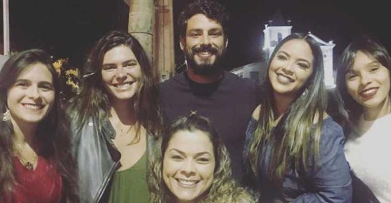 Voltaram? Cauã Reymond e Mariana Goldfarb são fotografados juntos em Arraial do Cabo