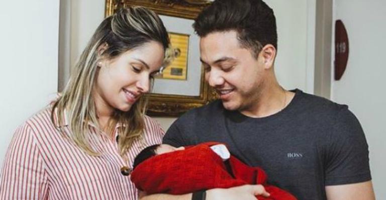 Thyane Dantas publica foto poética ao lado do caçula, Dom, e fãs comemoram retorno da musa