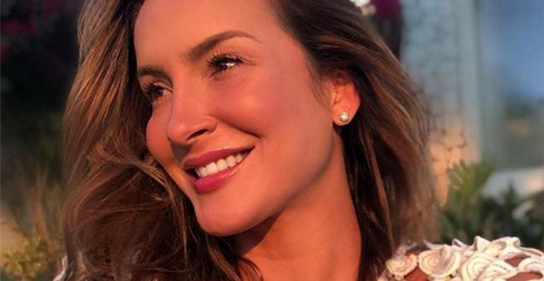 Claudia Leitte lamenta a morte de fã que conheceu no programa de Hebe Camargo