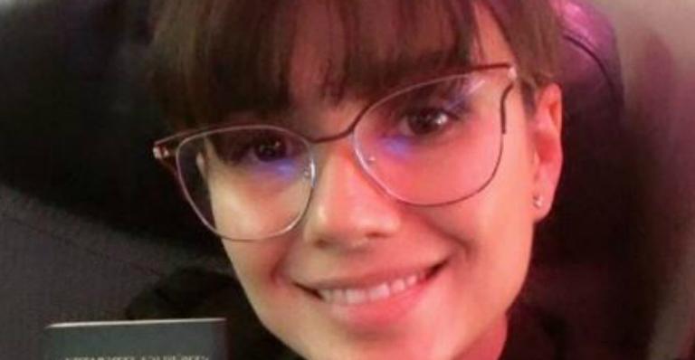 Paula Fernandes aparece de biquíni ao lado da mãe e chocam seguidores com boa forma