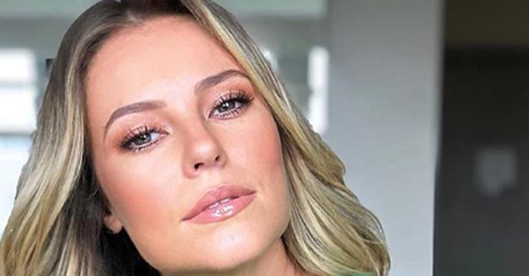 Sem maquiagem, Paolla Oliveira exibe corpão em viagem a Alagoas