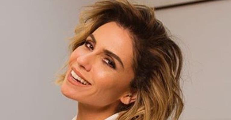 De top, Giovanna Antonelli exibe barriga sequinha aos 42 anos