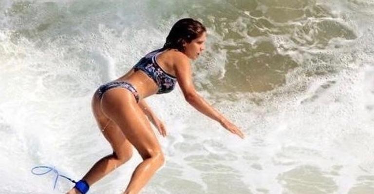 Isabella Santoni planeja curtir dia na praia, mas se revolta: “Me desconectou totalmente”