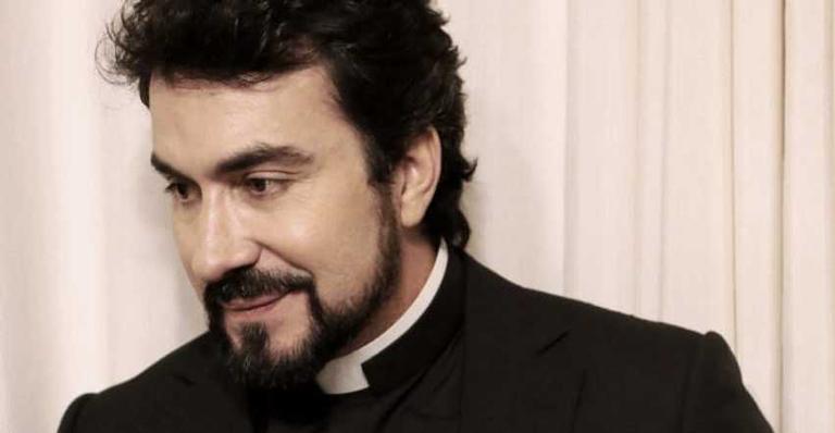 Padre Fábio de Melo passa por saia justa e é confundido com Padre Marcelo Rossi
