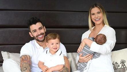 Andressa Suita se emociona ao ver Gusttavo Lima cantando com o filho Gabriel