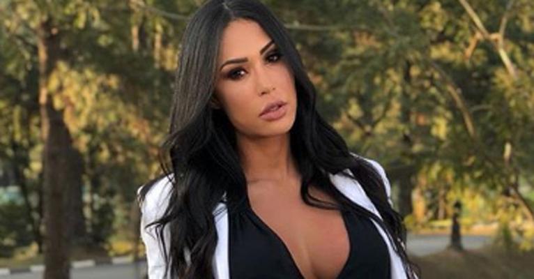 Gracyanne Barbosa publica foto apenas do bumbum e fã ironiza: ”O Brasil que eu quero”