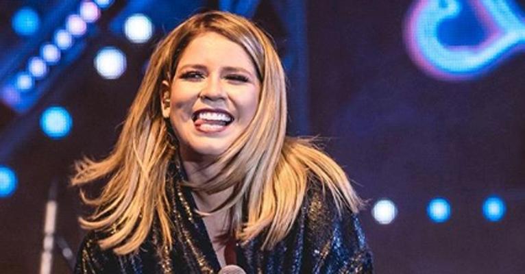 Fã tenta zoar férias de Marília Mendonça e cantora responde com ironia