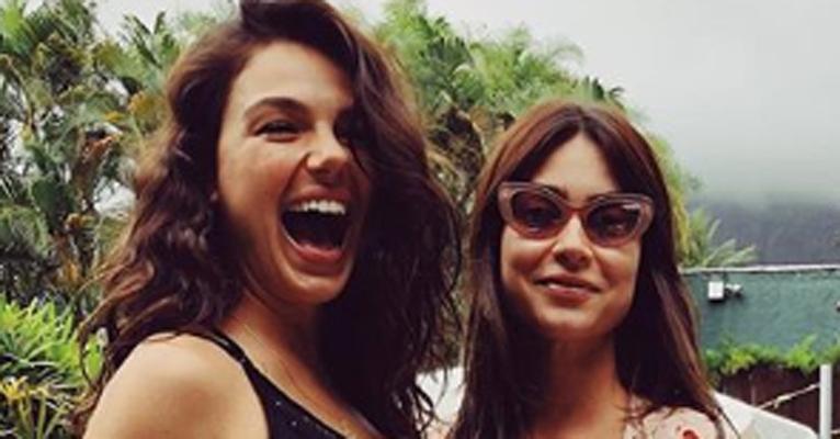 Thaila Ayala mostra o barrigão de 9 meses de Isis Valverde e homenageia a amiga