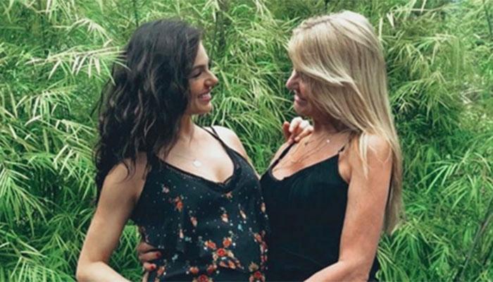 Grávida, Isis Valverde se declara para a própria mãe, Rosalba