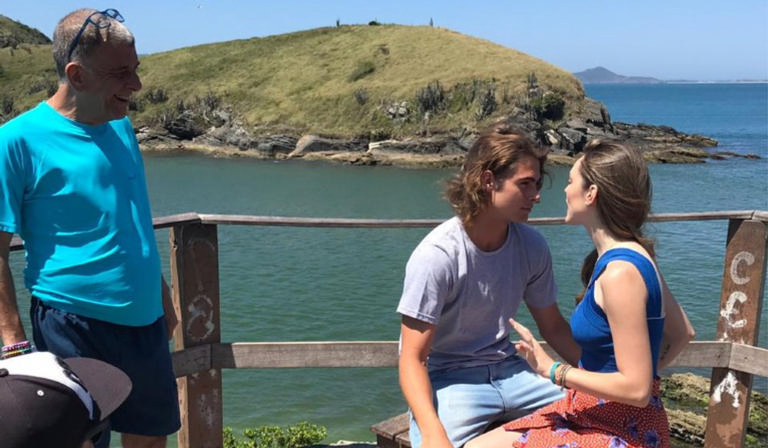 Isabelle Drummond e Rafa Vitti gravam cenas de ‘Verão 90’