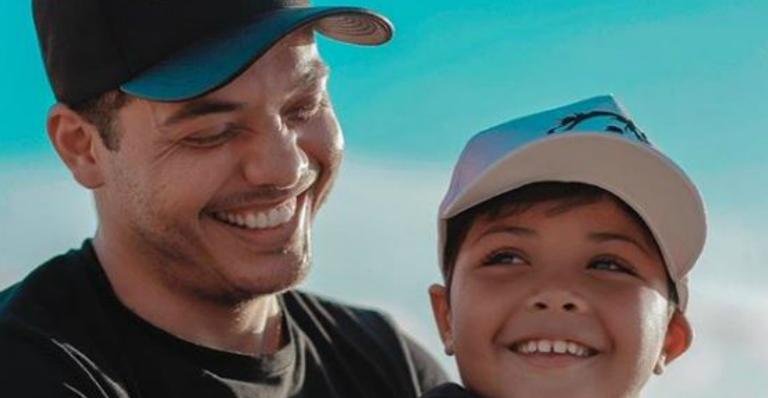 Wesley Safadão mostra Yudhy brincando em momento ao lado da família