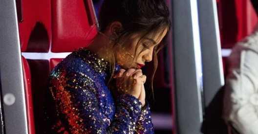 Em programa de TV, Anitta não contém as emoções ao relembrar morte trágica