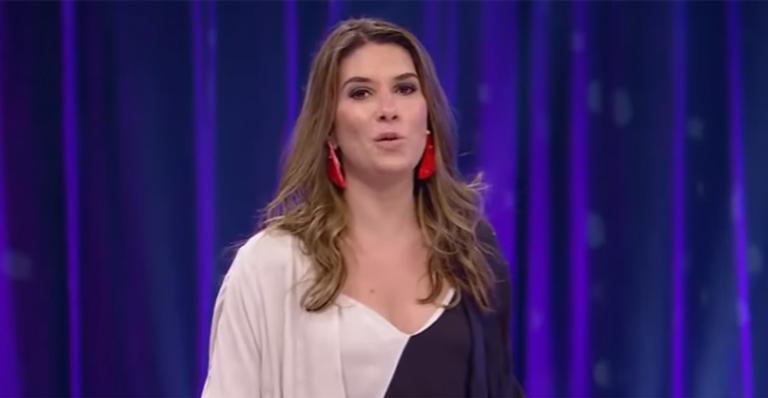 No Roda a Roda, Rebeca Abravanel flerta com bonitão