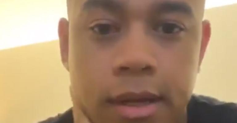 Após passar por procedimento cirúrgico, Léo Santana tranquiliza fãs: ”Nada grave”