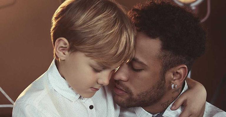 Neymar mostra momento fofo ao lado do filho e se declara: ”Te amo”