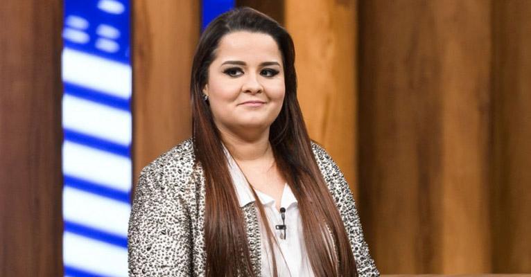 Maiara, da dupla com Maraisa, exagera na maquiagem e fãs detonam: ”Tá feia”