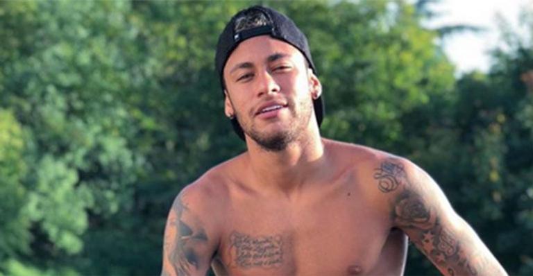 Neymar Jr muda o visual e adere ao cabelo com dreads