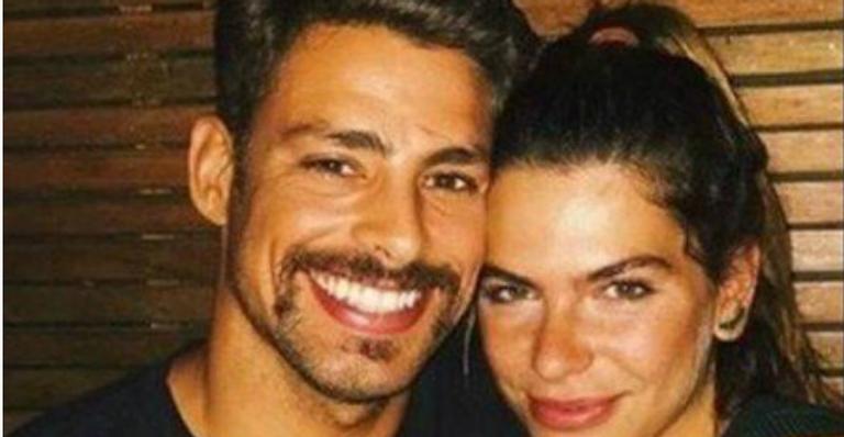 Cauã Reymond posa coladinho com Mariana Goldfarb e se derrete: ”Saudades de você aqui”