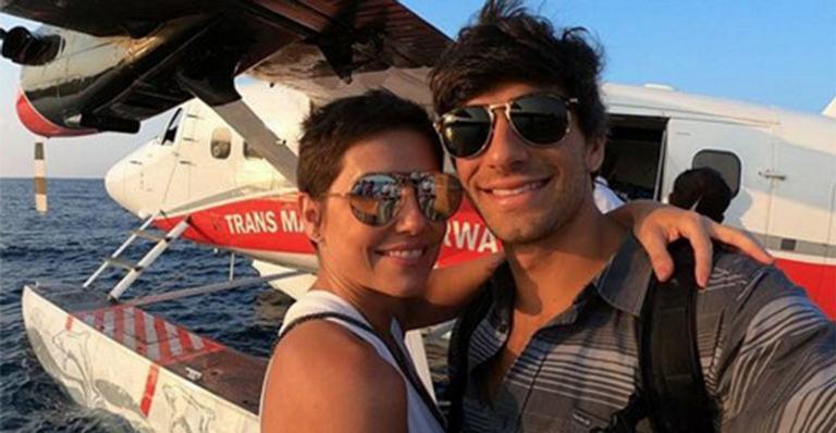 Deborah Secco curte as férias em hotel com diárias de R$ 11 mil