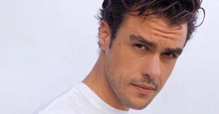 Joaquim Lopes usa truque inusitado para ficar bonito em sua reestreia no Vídeo Show