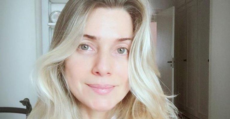 Letícia Spiller recebe a visita da filha na gravação de ‘O Sétimo Guardião’