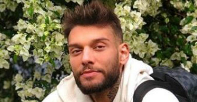 Fã com necessidades especiais faz apelo a Lucas Lucco e se surpreende com resposta do cantor