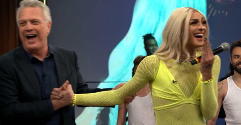 “Não vou sair do Brasil”, diz Pabllo Vittar em programa da Globo